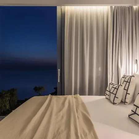 Terra Petra Luxury - The Seafront Retreat Skinária