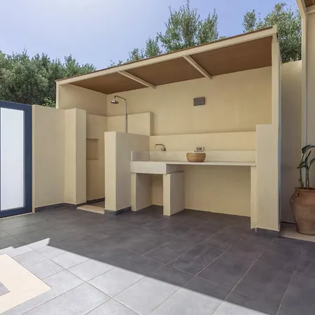 Terra Petra Luxury - The Seafront Retreat