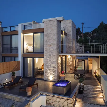 Terra Petra Luxury - The Seafront Retreat *