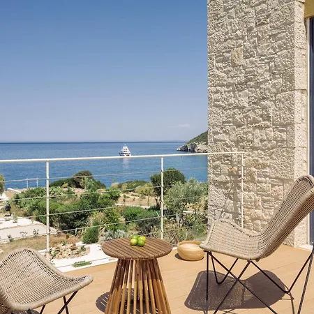 Terra Petra Luxury - The Seafront Retreat