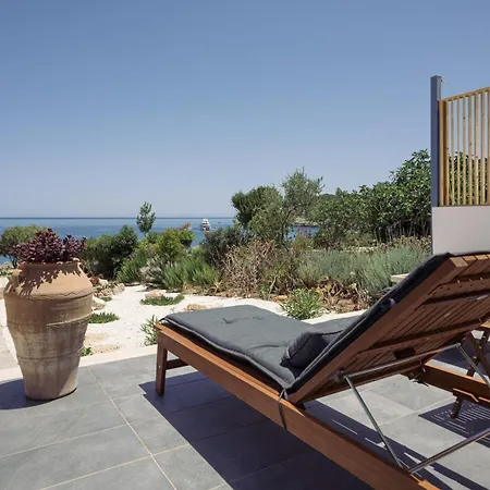 Terra Petra Luxury - The Seafront Retreat וילה