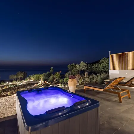 וילה Terra Petra Luxury - The Seafront Retreat *