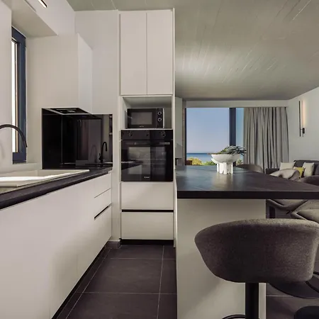 Terra Petra Luxury - The Seafront Retreat וילה