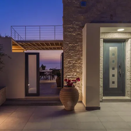 וילה Terra Petra Luxury - The Seafront Retreat *