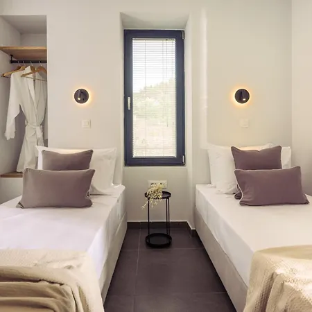 Terra Petra Luxury - The Seafront Retreat